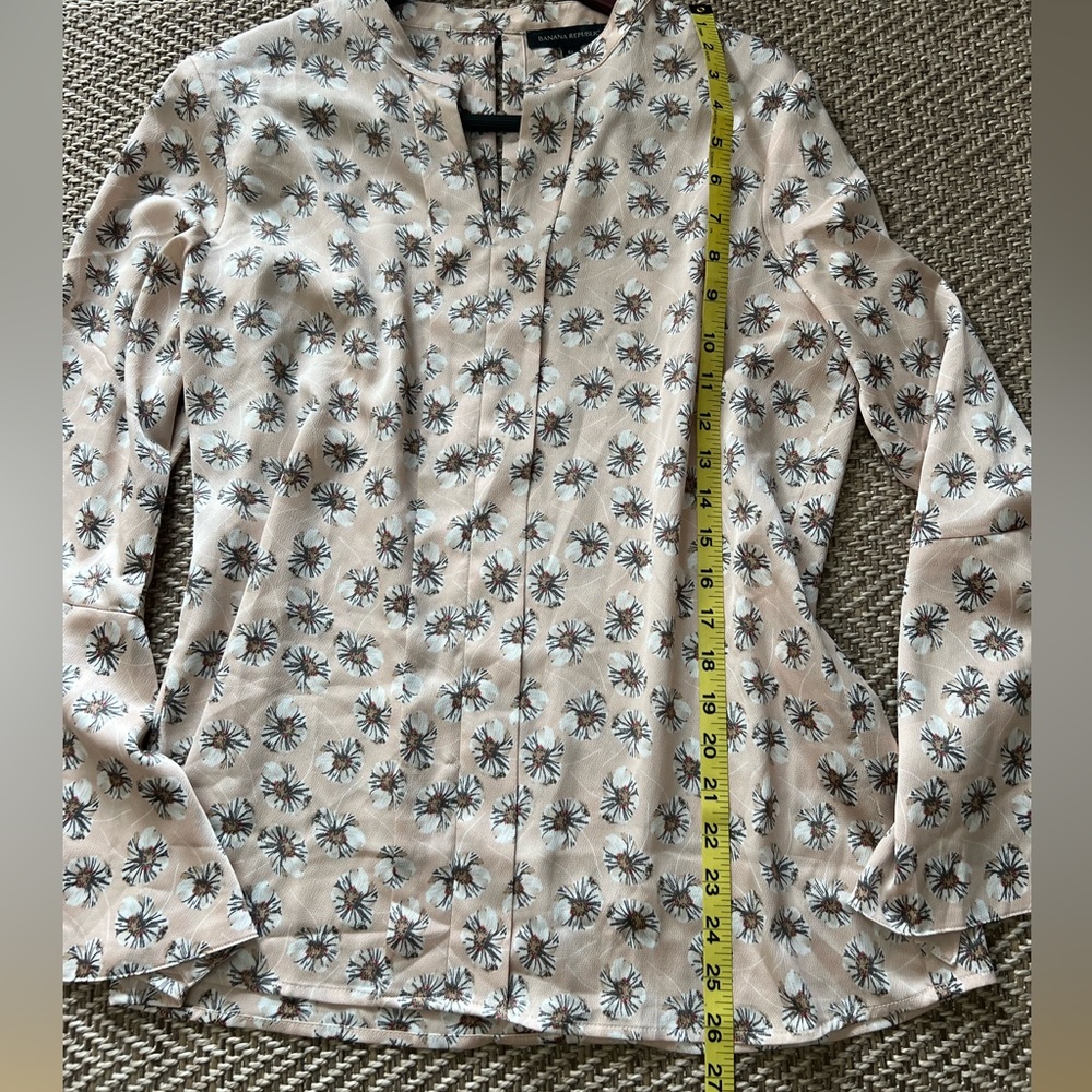 Banana Republic Long Bell Sleeve Blouse. Pink/Peach Flowy Floral Size Medium - Picture 10 of 11